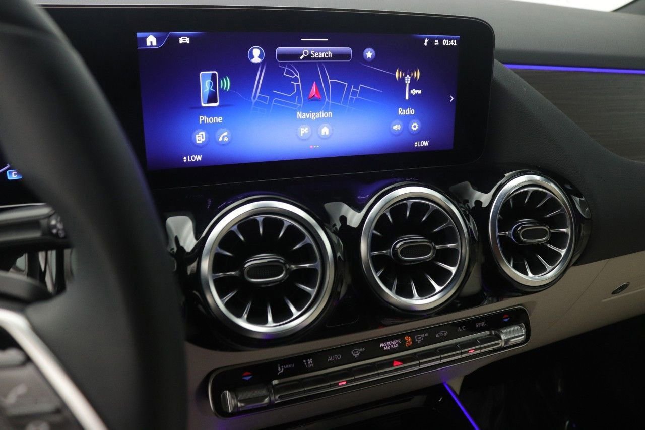 Certified 2025 Mercedes-Benz GLA 250 image 11