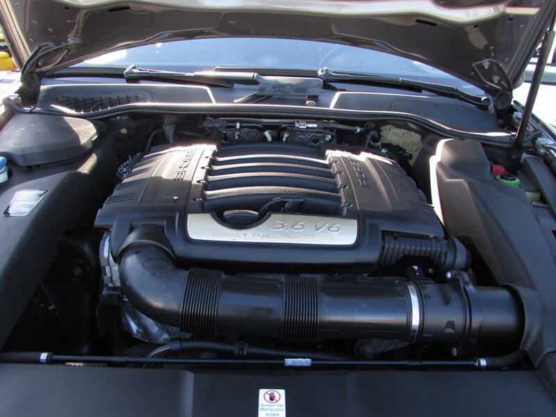 Used 2013 Porsche Cayenne AWD/4WD image 23