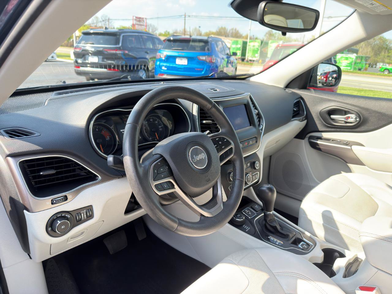 Used 2021 Jeep Cherokee Latitude Lux w/ Sun & Sound Group AWD/4WD image 19