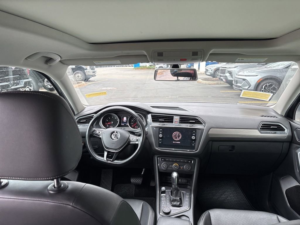 Used 2018 Volkswagen Tiguan SE w/ Panoramic Sunroof Package image 13