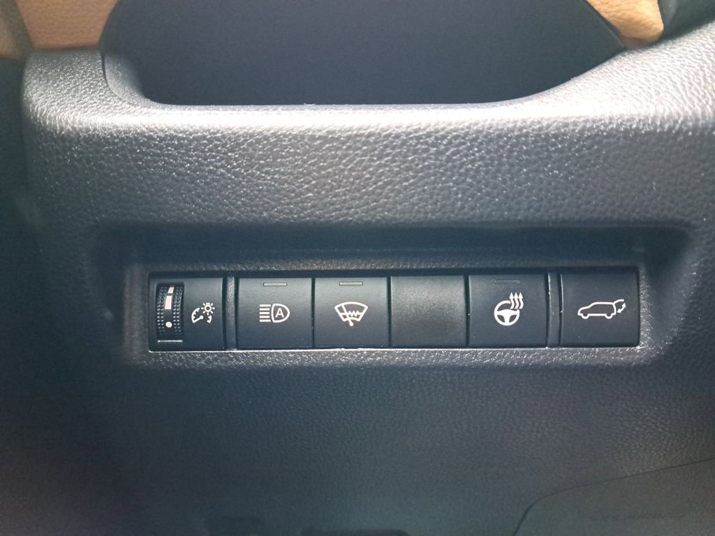 Used 2021 Toyota RAV4 XLE Premium image 24