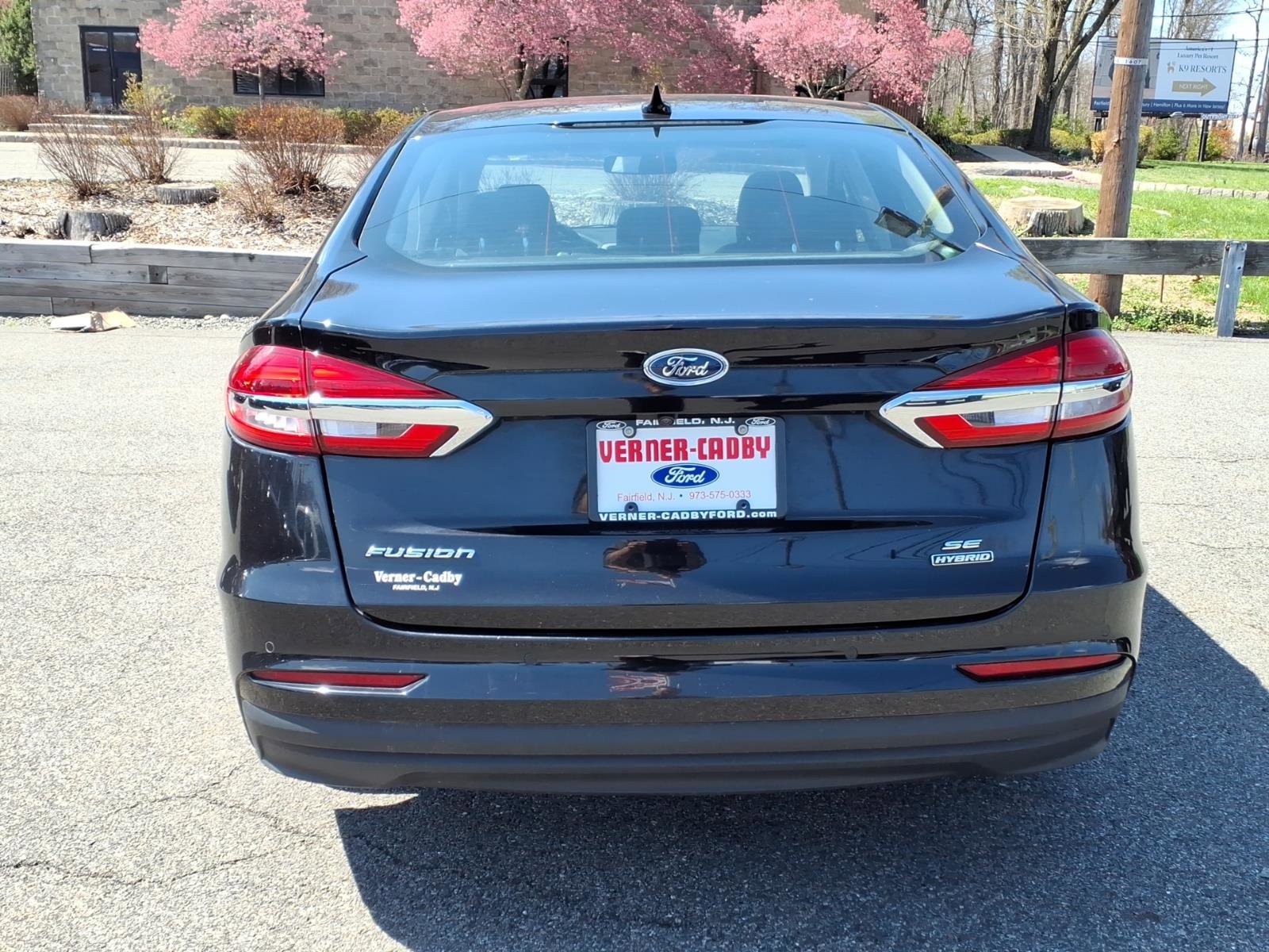 Used 2020 Ford Fusion SE image 5