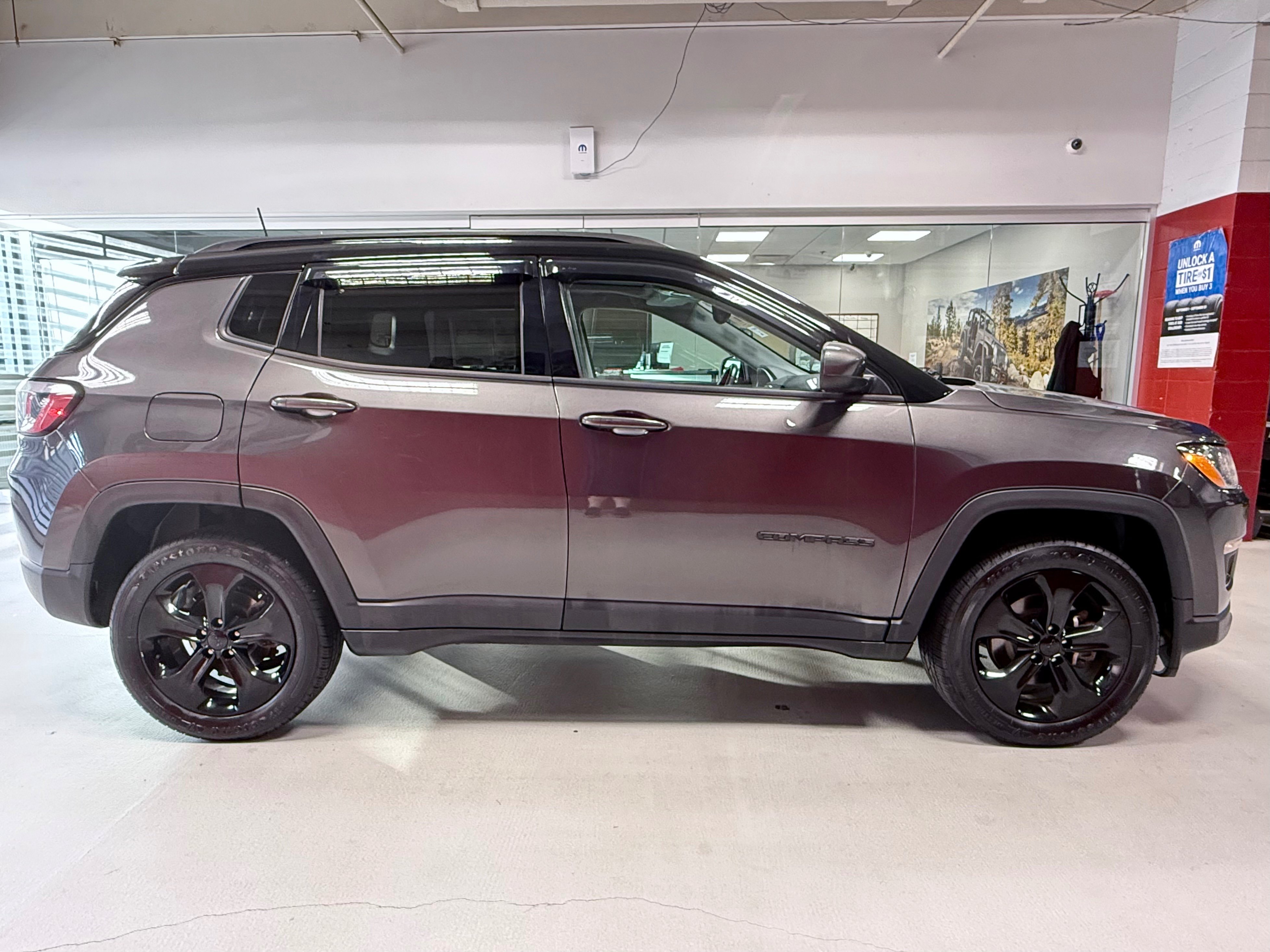 Used 2018 Jeep Compass Latitude w/ Popular Equipment Group AWD/4WD image 10