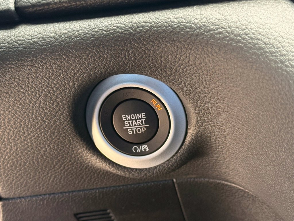 New 2026 Chrysler Pacifica Select FWD image 16