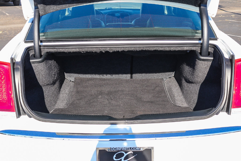 Used 2018 Chrysler 300 Limited AWD/4WD image 26