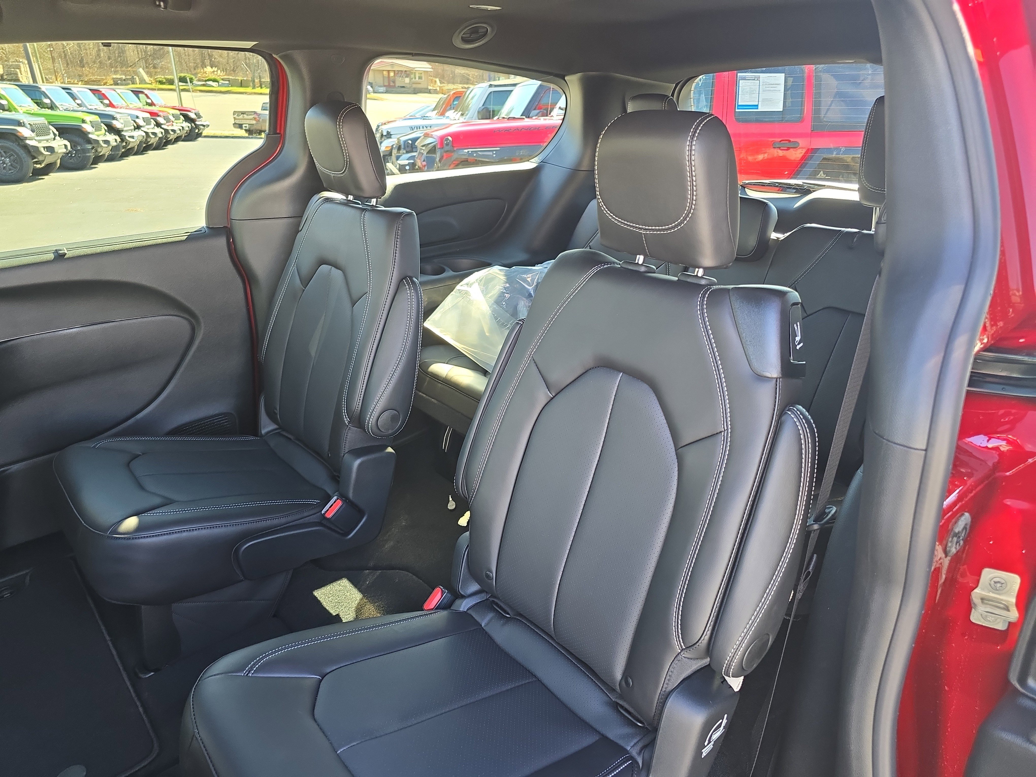 New 2026 Chrysler Pacifica Select image 15