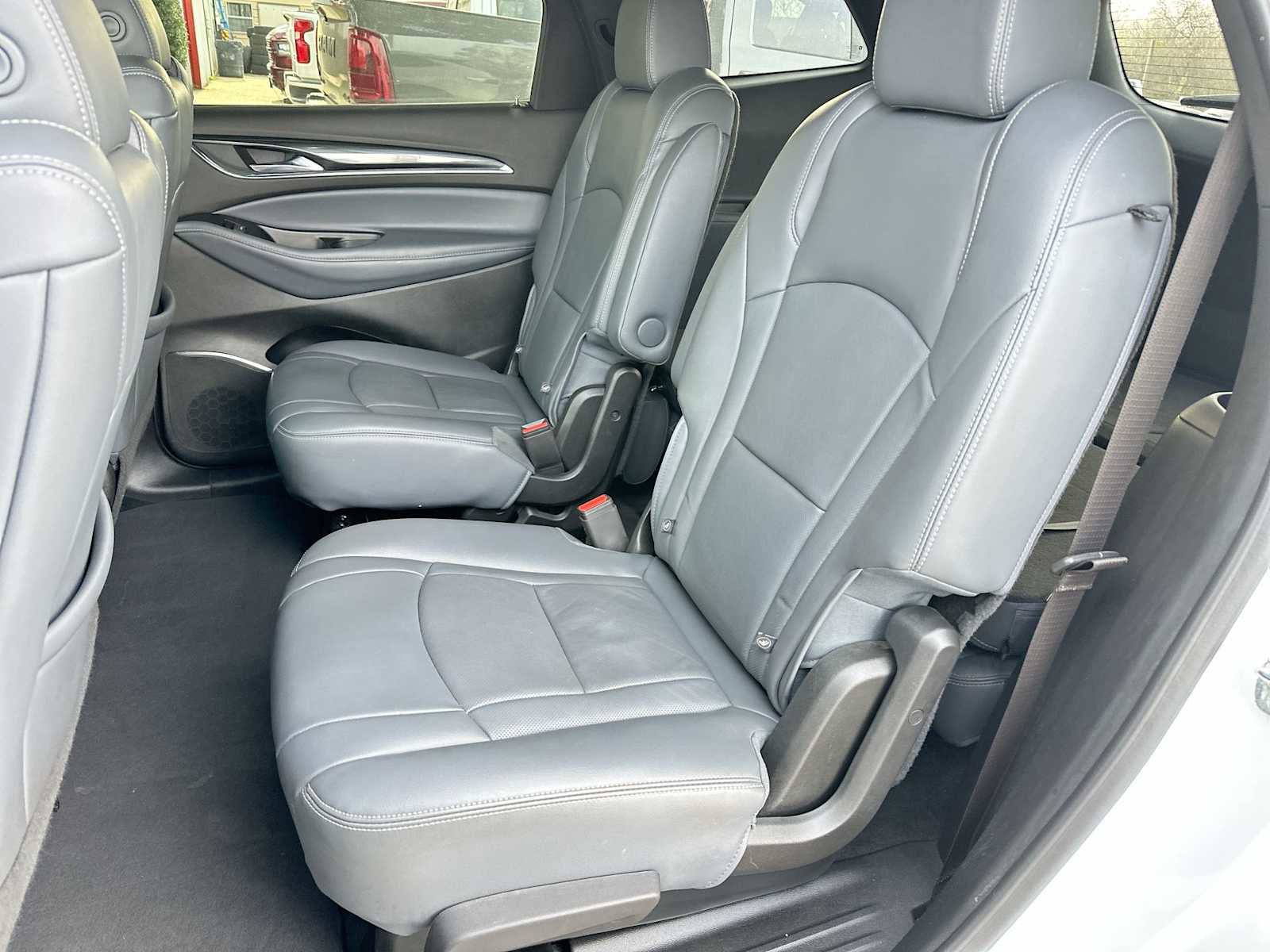 Used 2023 Buick Enclave Essence image 23