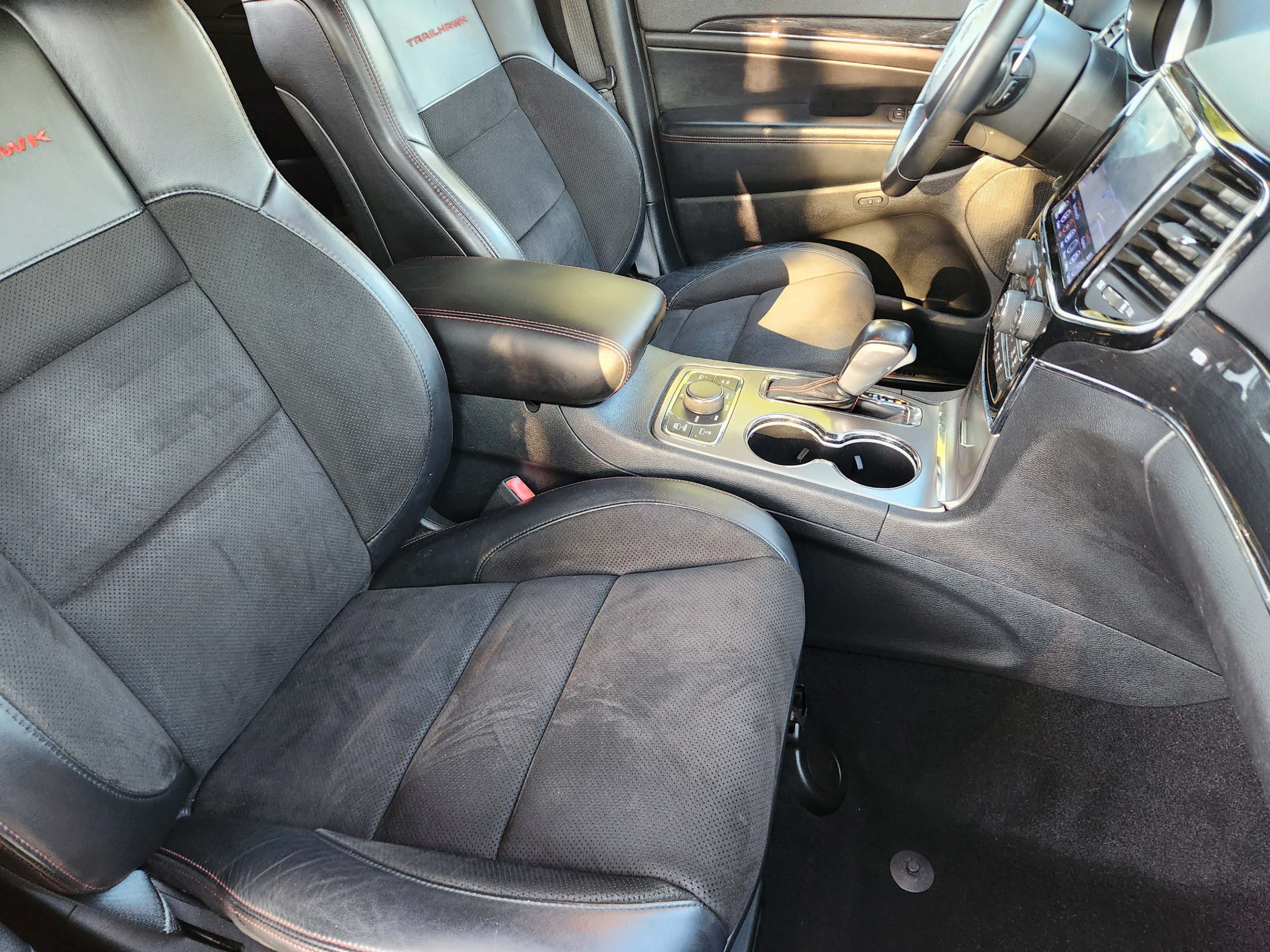 Used 2020 Jeep Grand Cherokee Trailhawk AWD/4WD image 6