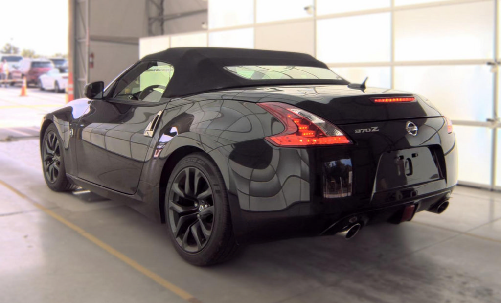 Used 2019 Nissan 370Z Touring RWD image 8