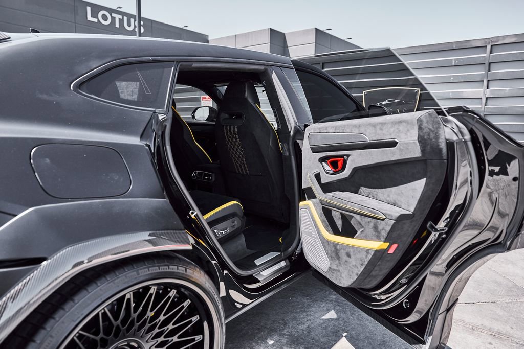 Used 2024 Lamborghini Urus Performante AWD/4WD image 35