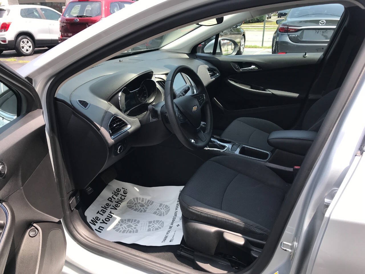 Used 2017 Chevrolet Cruze LT FWD image 9