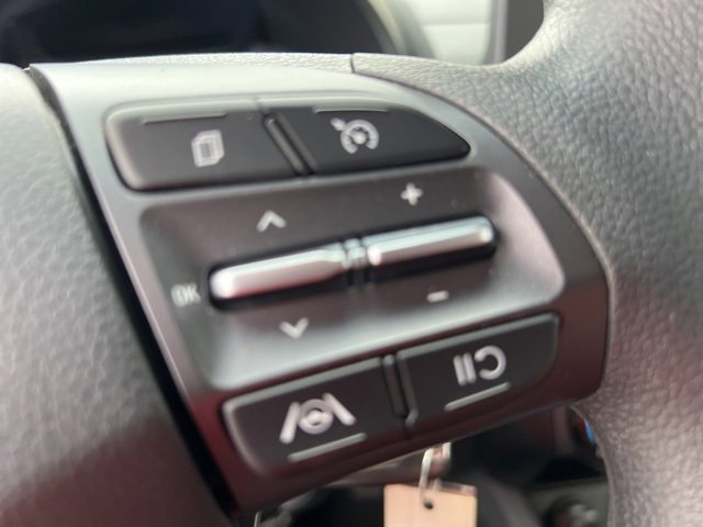Used 2023 Hyundai Kona SE image 16