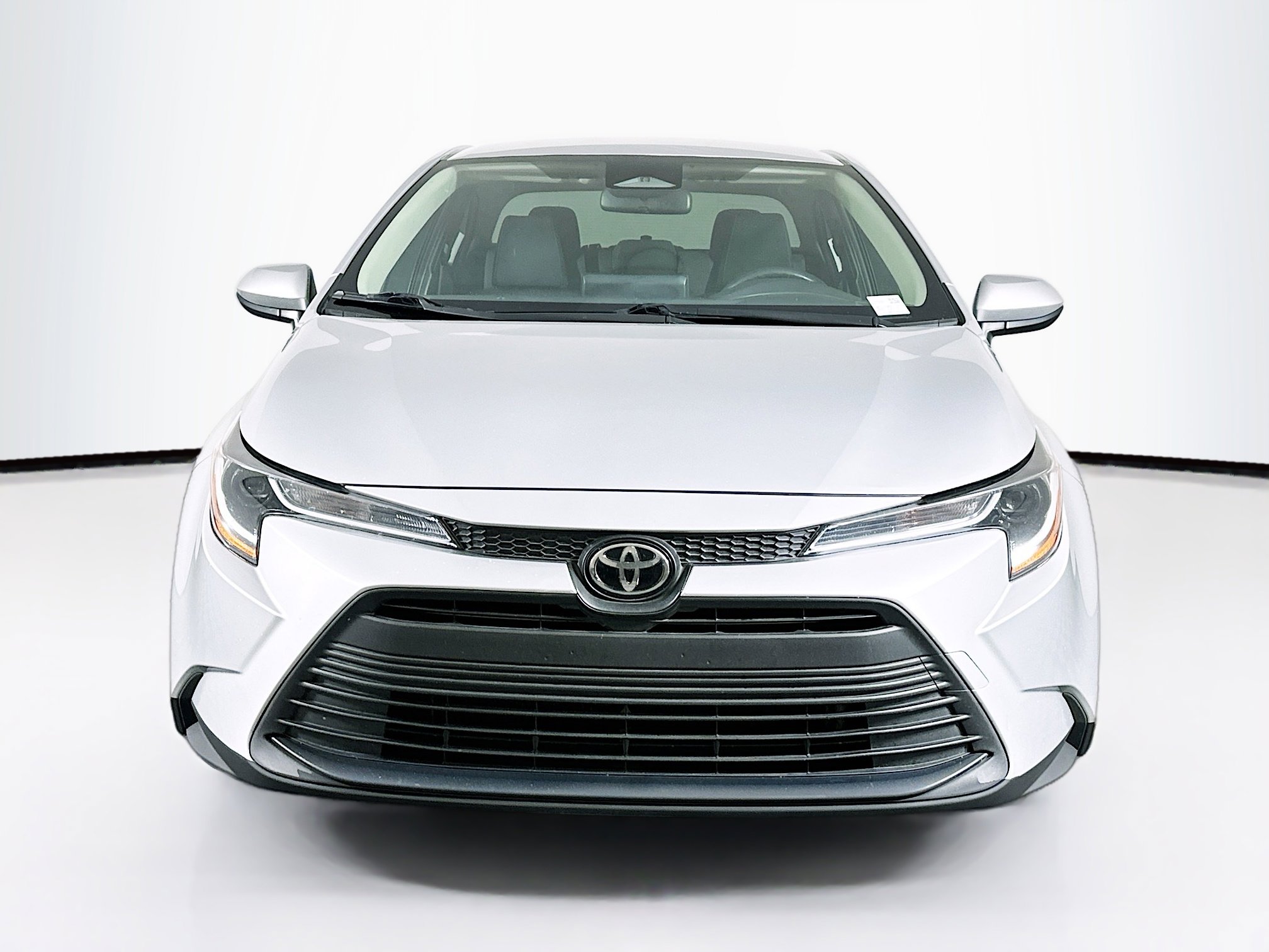 Used 2023 Toyota Corolla LE FWD image 2