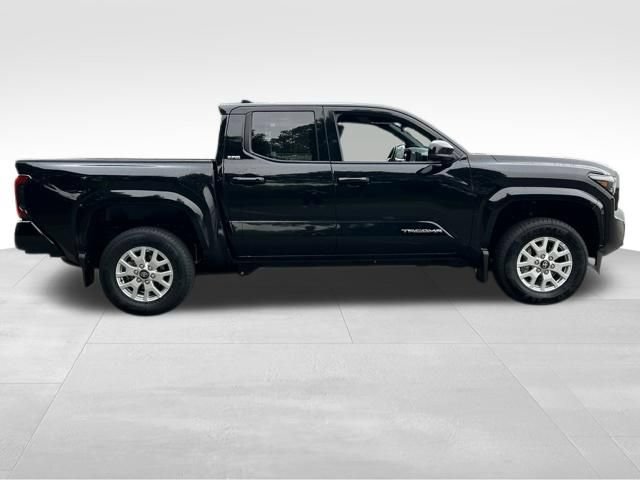 Certified 2025 Toyota Tacoma SR5 AWD/4WD image 6