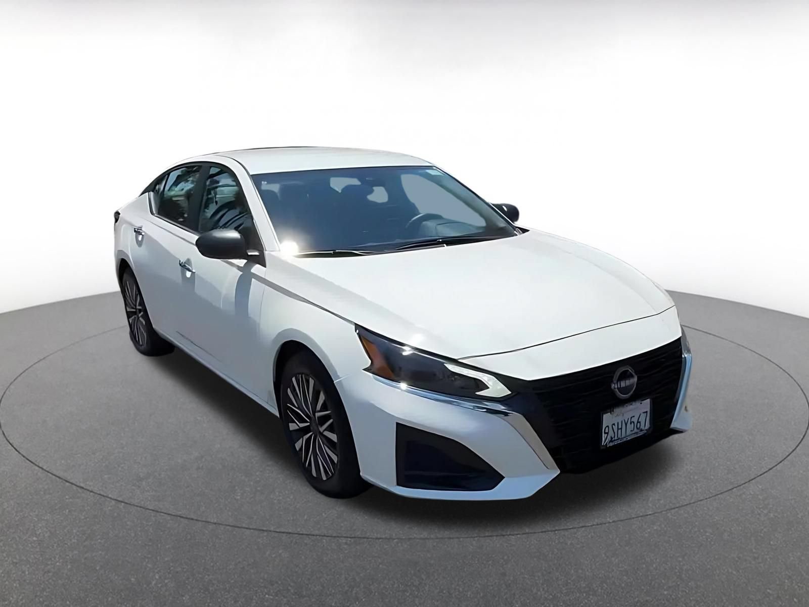 Used 2025 Nissan Altima 2.5 SV FWD image 3