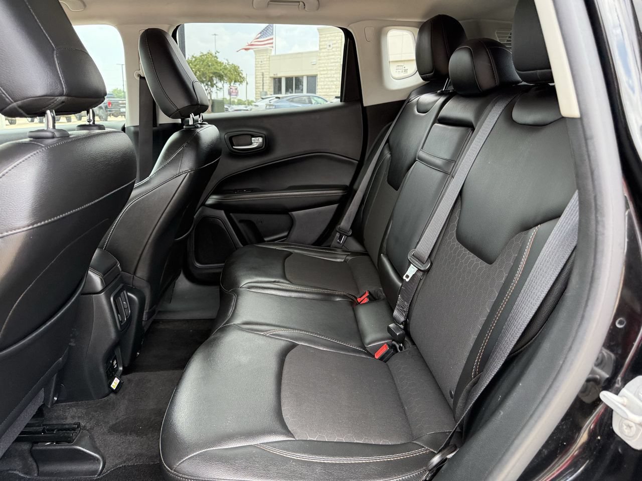 Used 2018 Jeep Compass Latitude w/ Popular Equipment Group FWD image 27