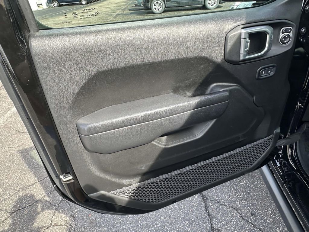 Certified 2024 Jeep Wrangler Willys image 17