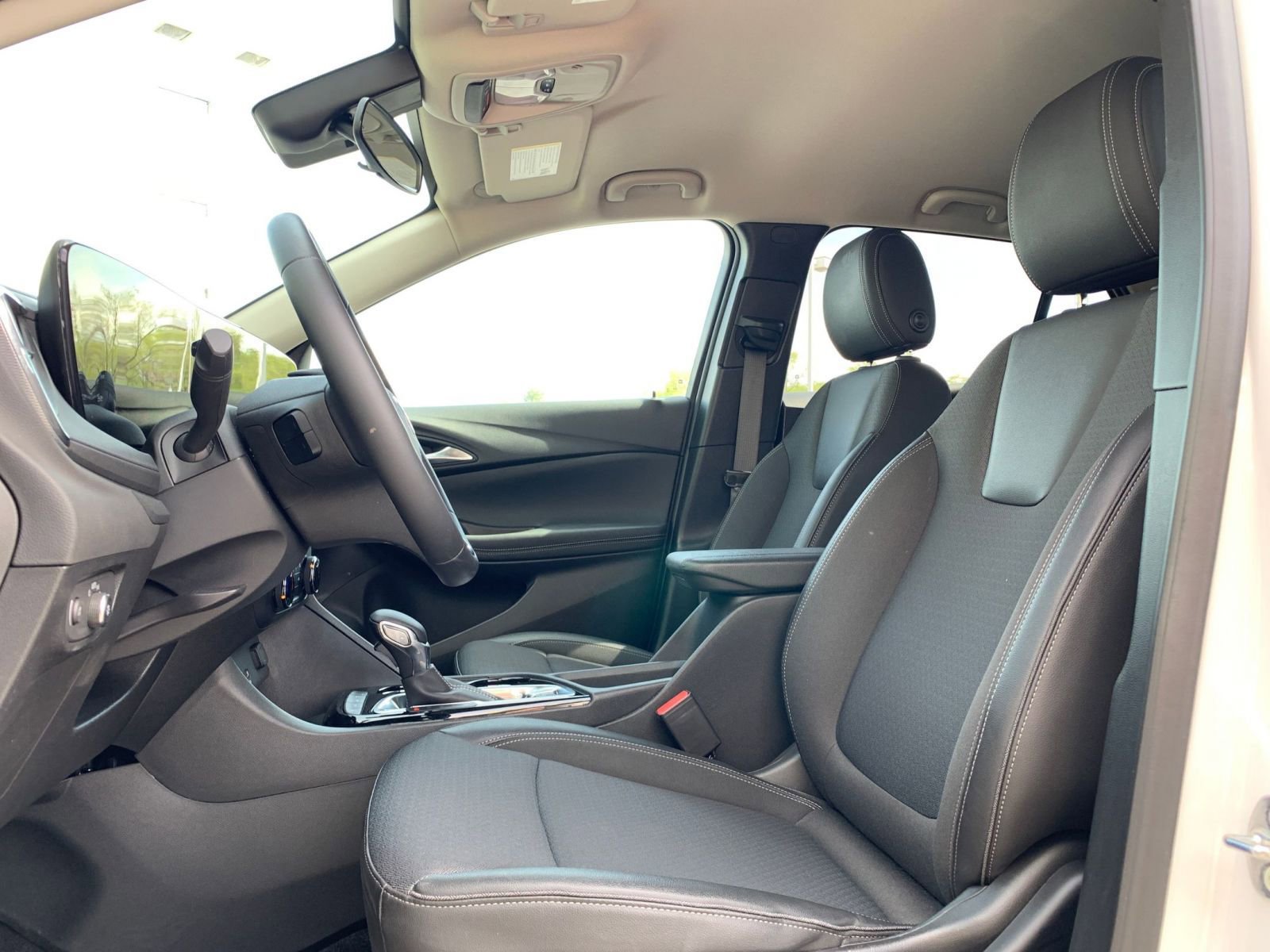 Used 2025 Buick Encore GX Preferred image 25