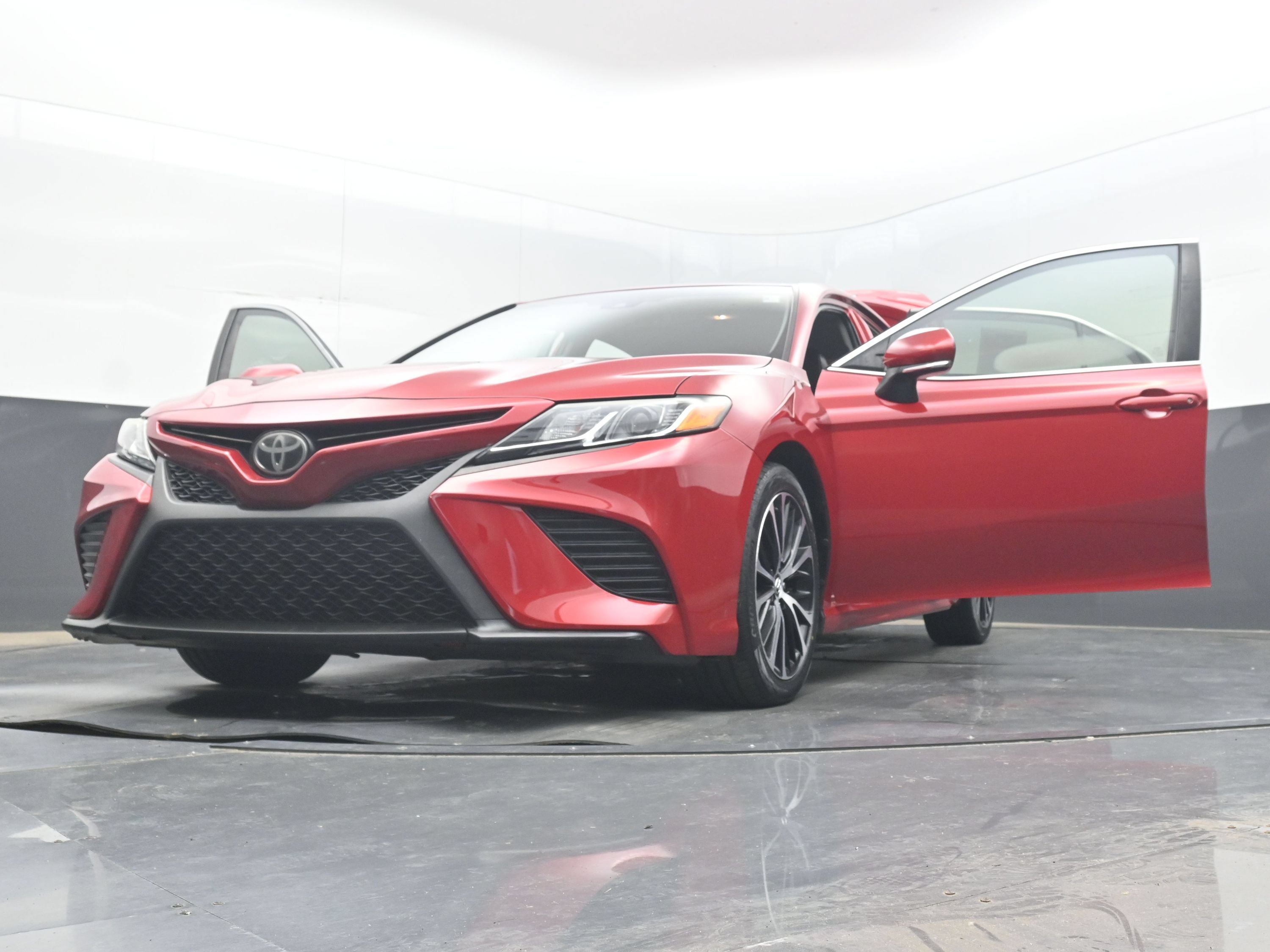 Used 2019 Toyota Camry SE w/ Convenience Package FWD image 39