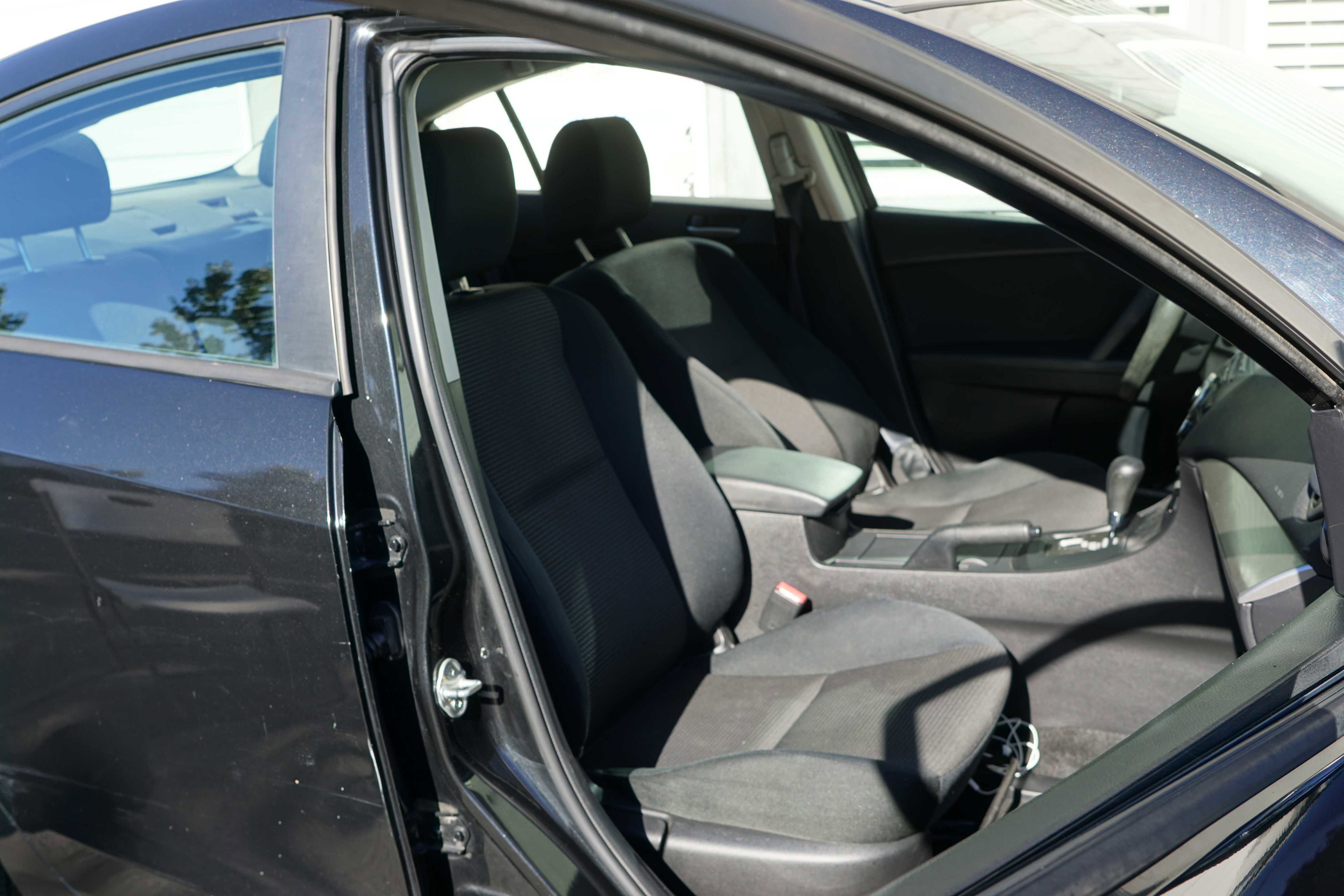 Used 2012 MAZDA MAZDA3 i Touring FWD image 29