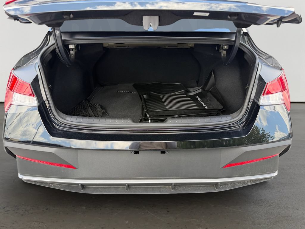 Used 2025 Hyundai Elantra Sport FWD image 11