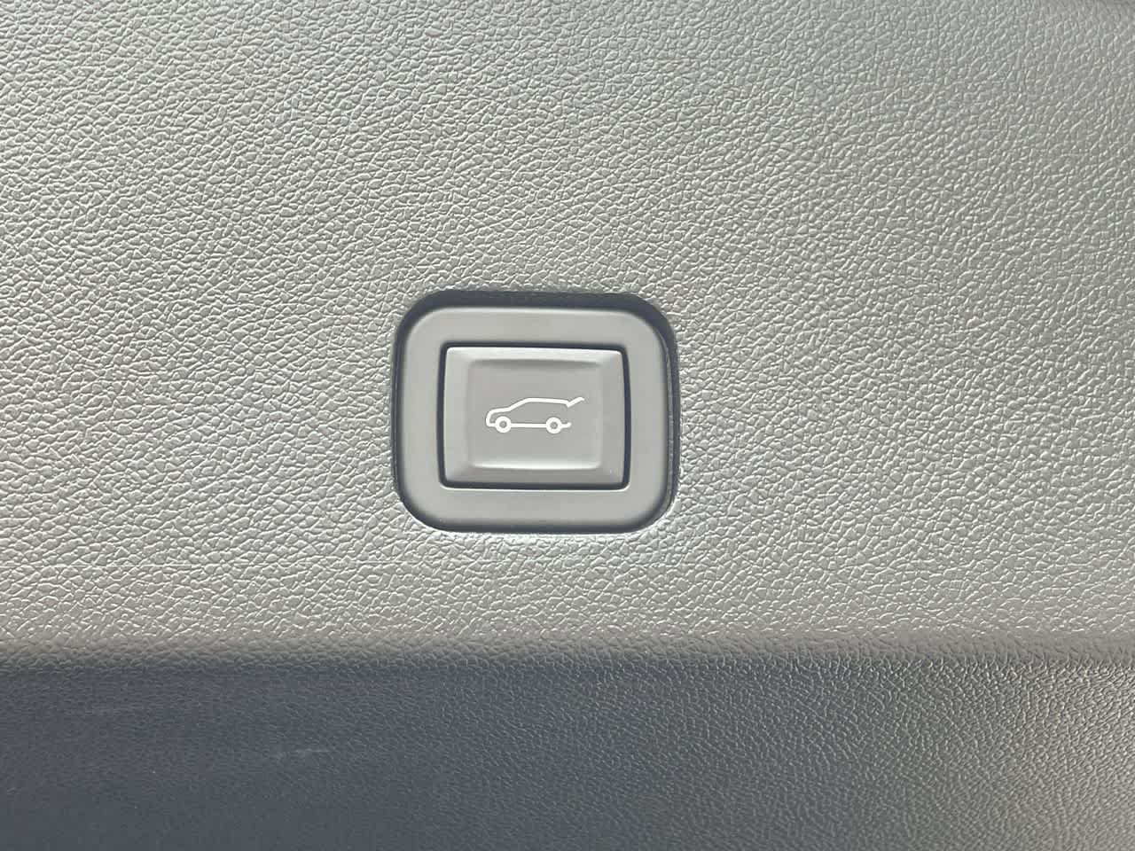 Certified 2024 Cadillac XT6 Luxury AWD/4WD image 18