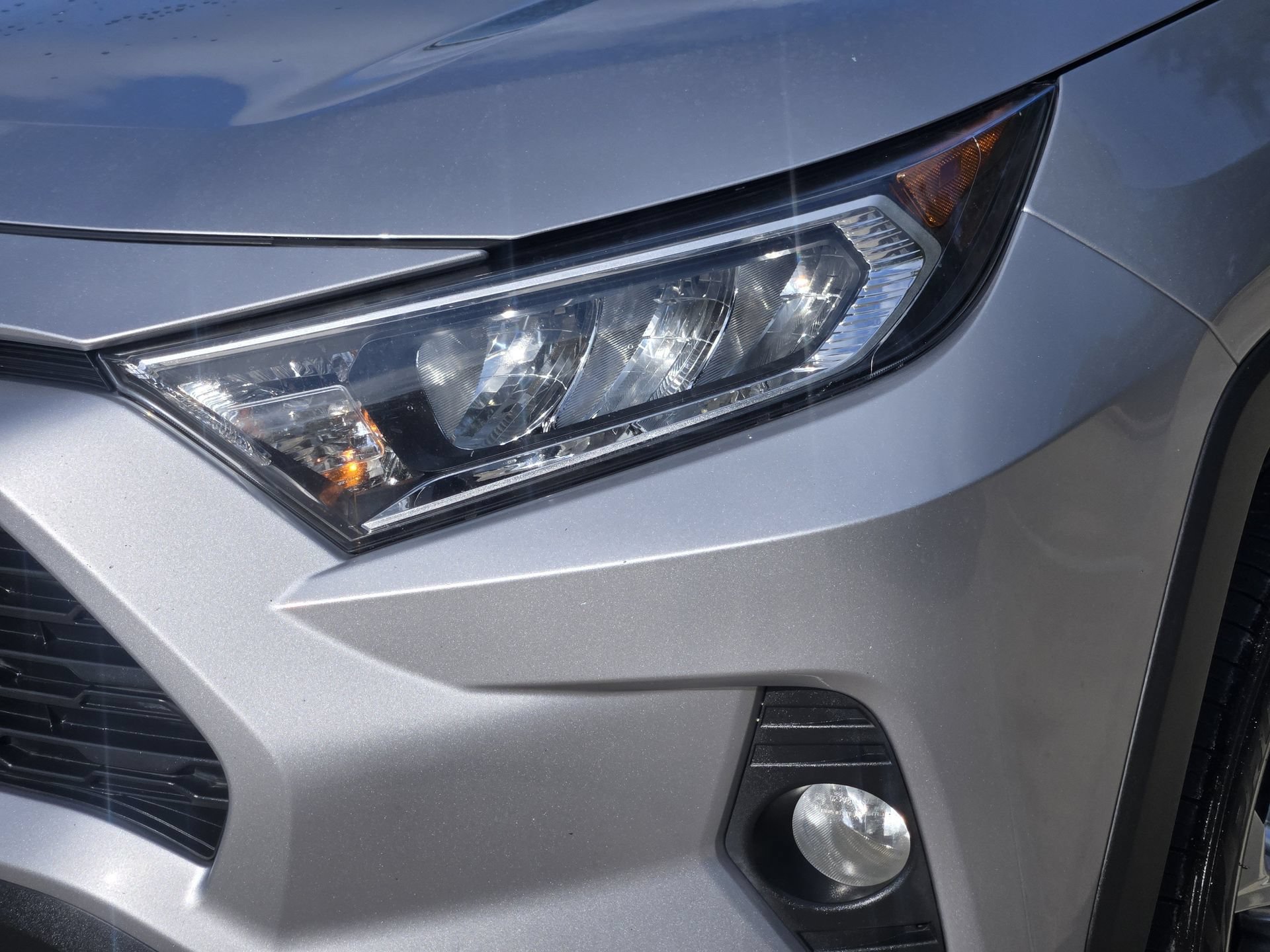 Used 2020 Toyota RAV4 XLE Premium FWD image 11