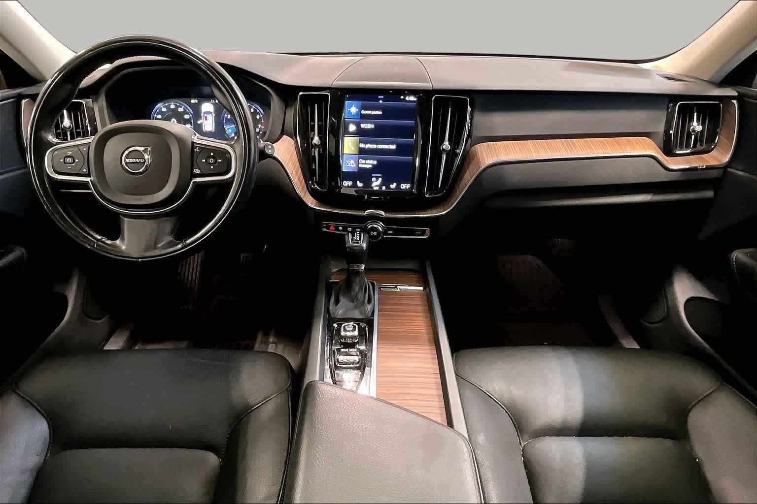 Used 2021 Volvo XC60 T5 Momentum w/ Premium Package AWD/4WD image 15