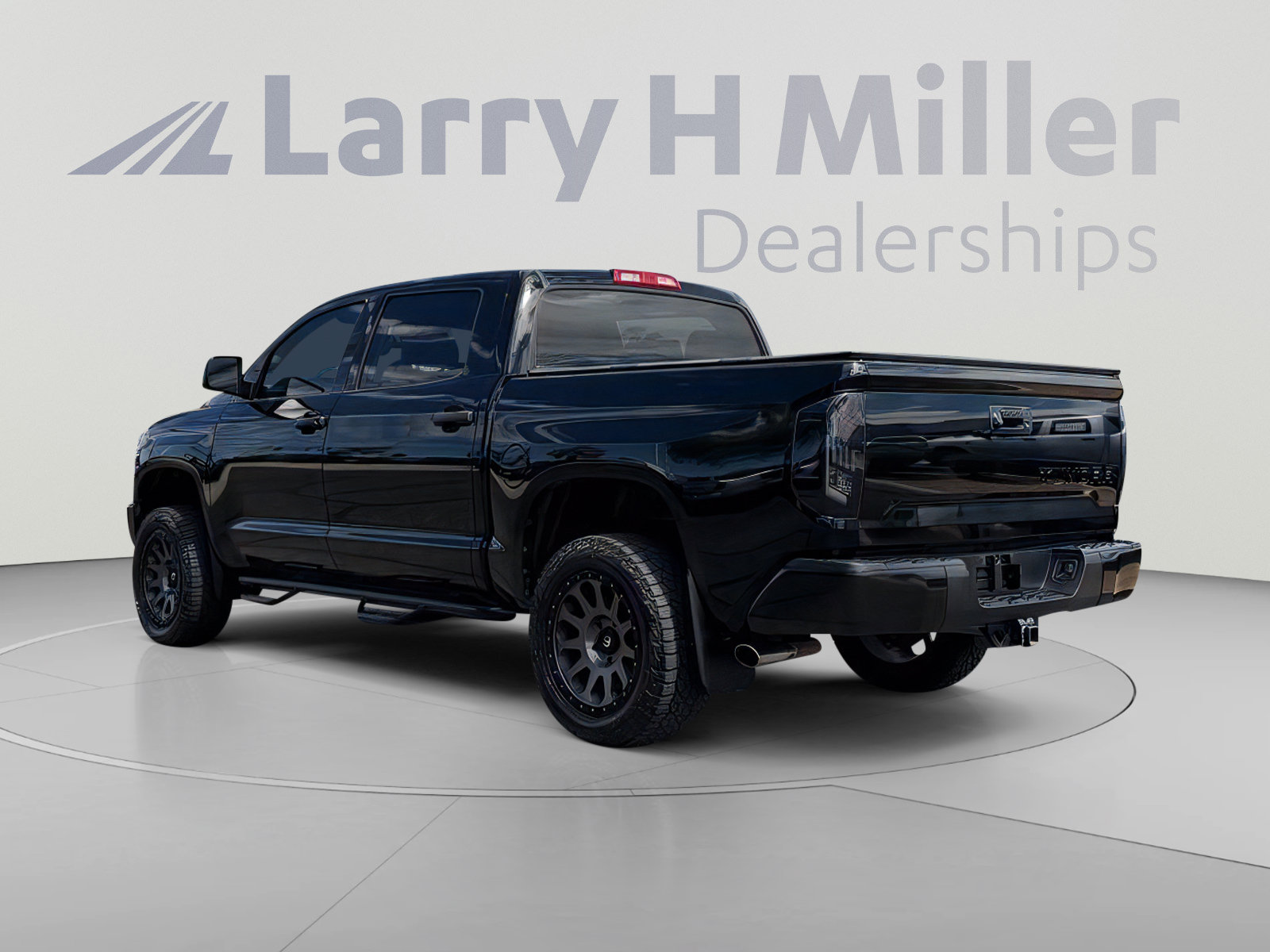 Used 2018 Toyota Tundra SR5 w/ SR5 Upgrade Package AWD/4WD image 4