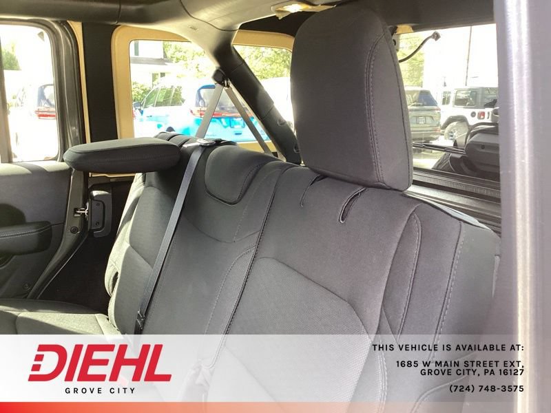 Used 2022 Jeep Wrangler Unlimited Sahara w/ Cold Weather Group AWD/4WD image 12