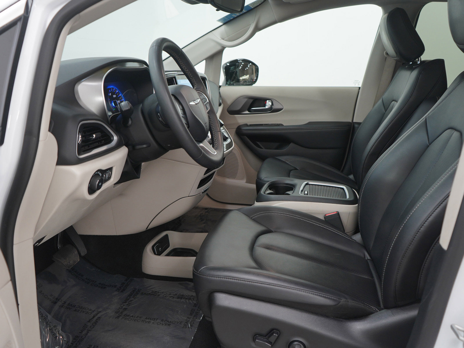 Used 2024 Chrysler Pacifica Touring-L image 21