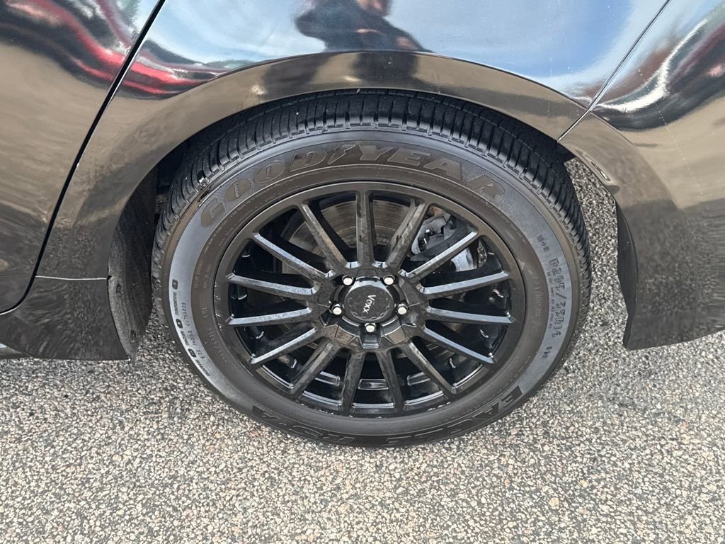 Used 2021 Toyota Corolla LE image 38