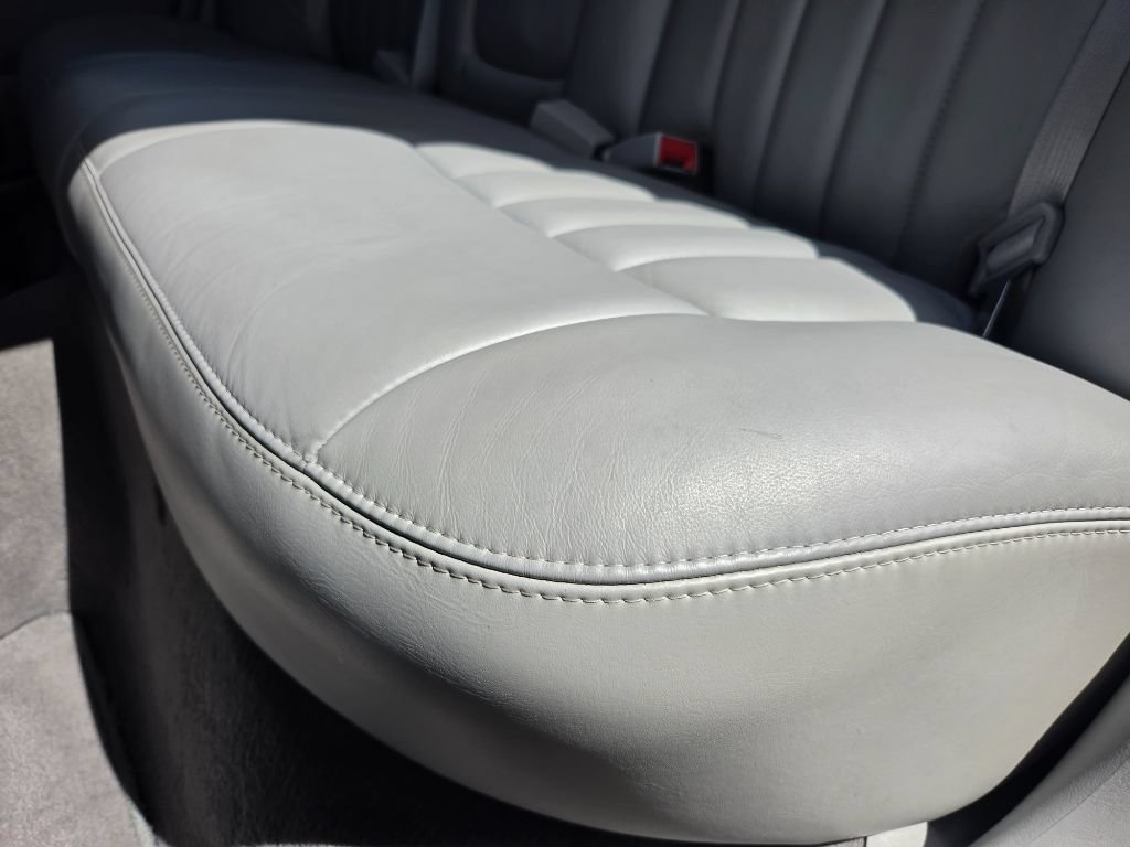 Used 2005 Lincoln Town Car Signature RWD image 26