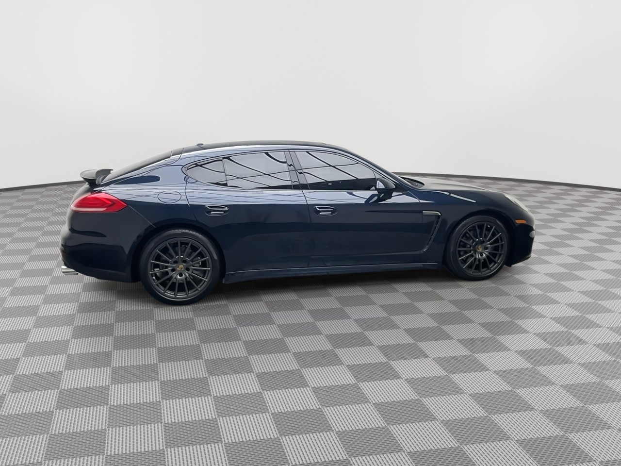 Used 2016 Porsche Panamera 4 Edition image 38