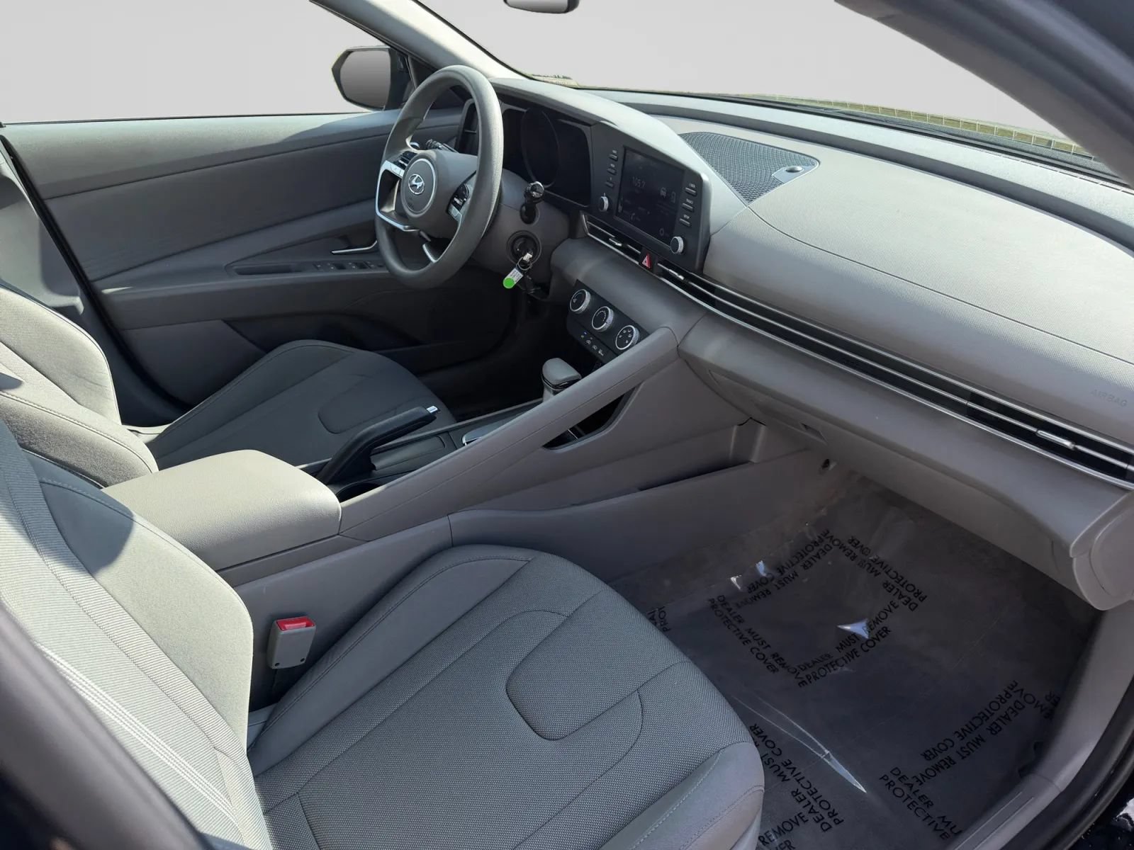 Used 2023 Hyundai Elantra SE w/ Preferred Accessory Package FWD image 32
