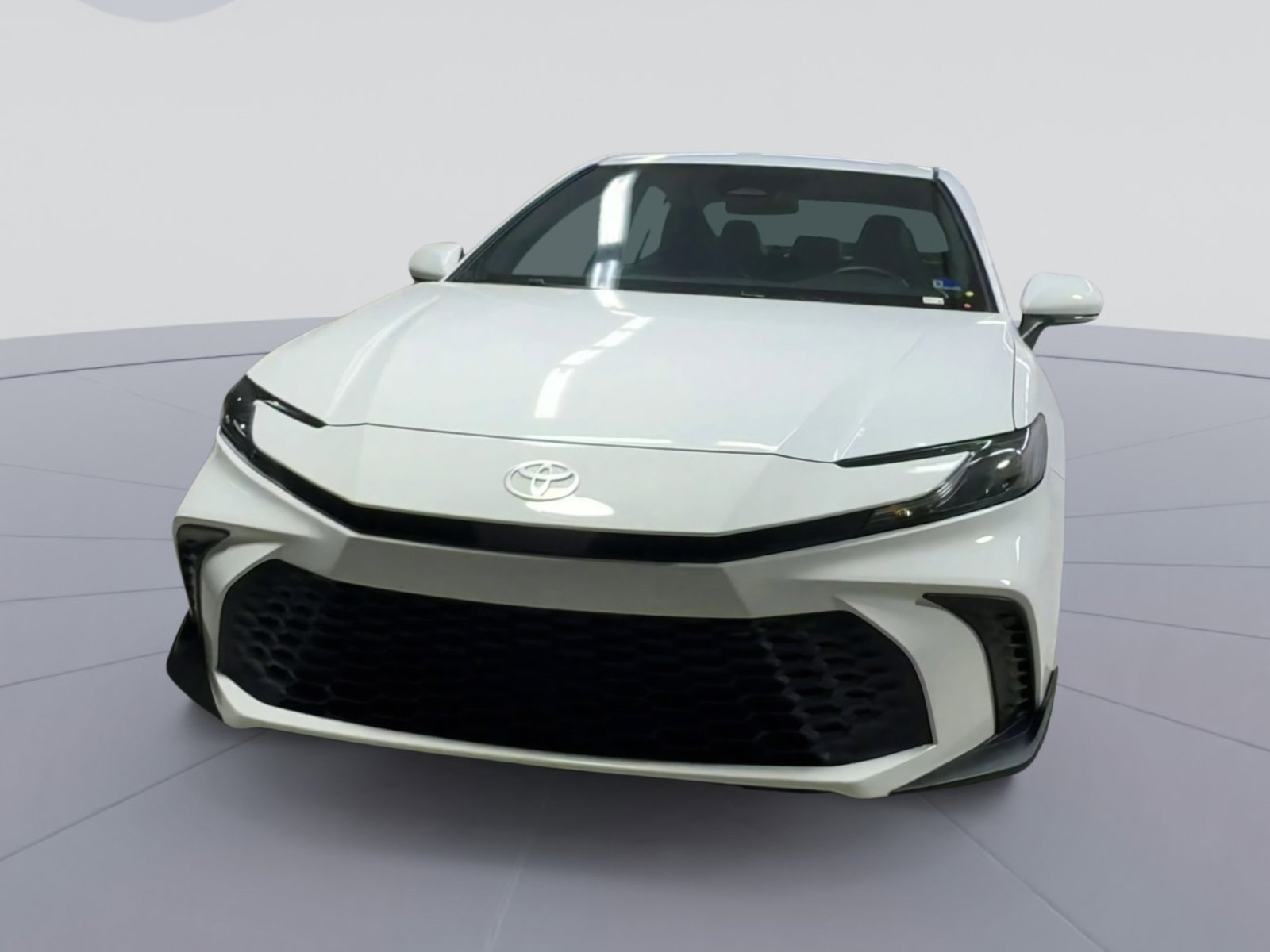 Used 2025 Toyota Camry SE FWD image 4