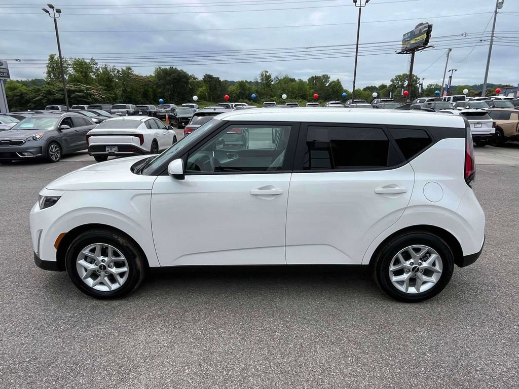 Used 2025 Kia Soul LX w/ LX Technology Package FWD image 28