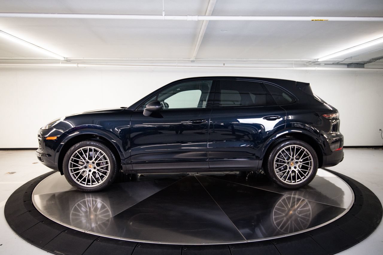 Certified 2023 Porsche Cayenne Platinum Edition AWD/4WD image 2