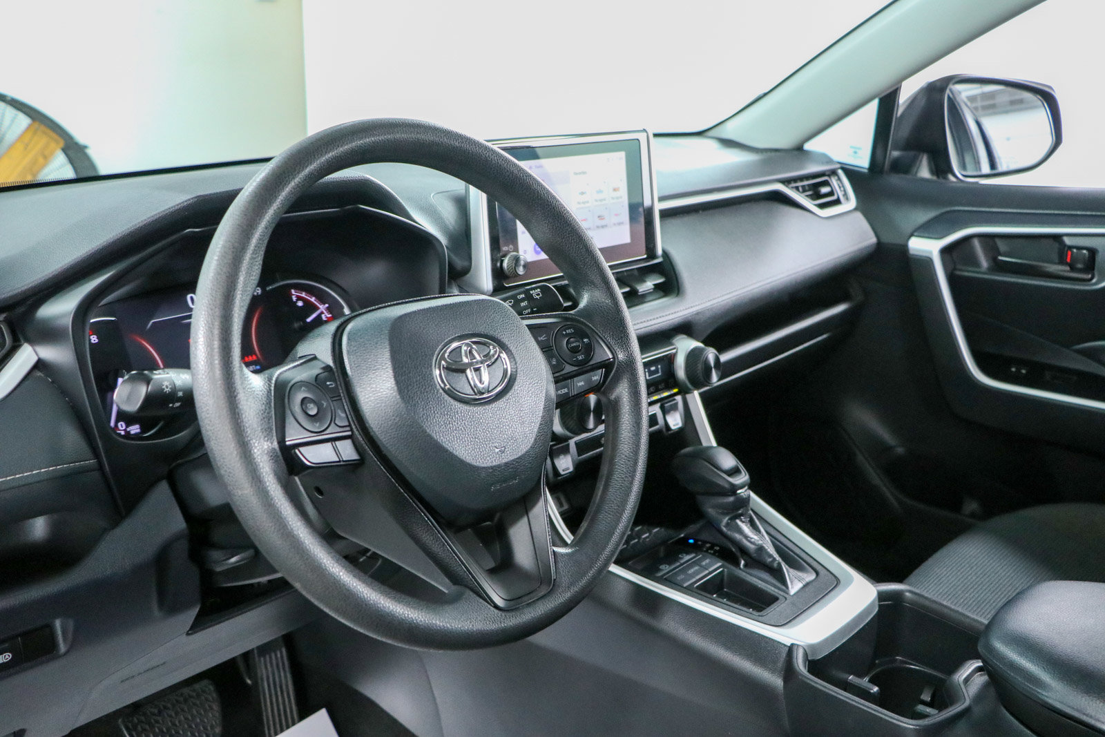 Used 2024 Toyota RAV4 LE FWD image 22