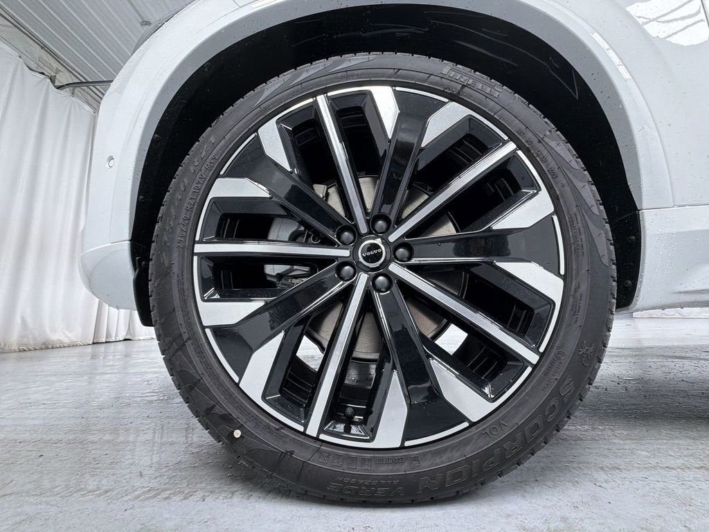 New 2026 Volvo XC90 B6 Ultra w/ Protection Package image 14