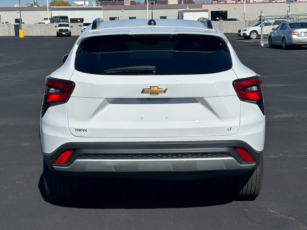 Used 2026 Chevrolet Trax LT FWD image 5