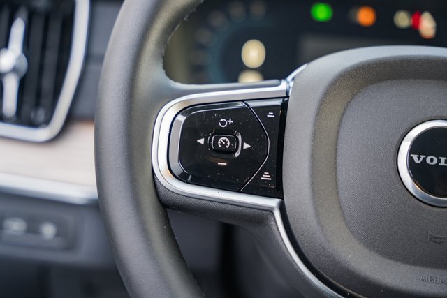 Certified 2025 Volvo XC90 T8 Plus w/ Protection Package Premier image 24