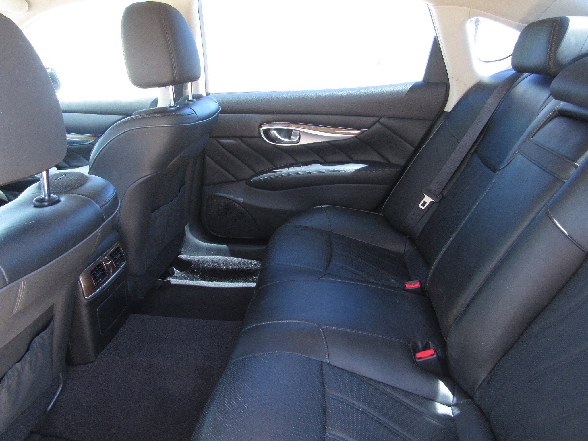 Used 2016 INFINITI Q70 L 3.7 w/ Deluxe Touring Package image 13