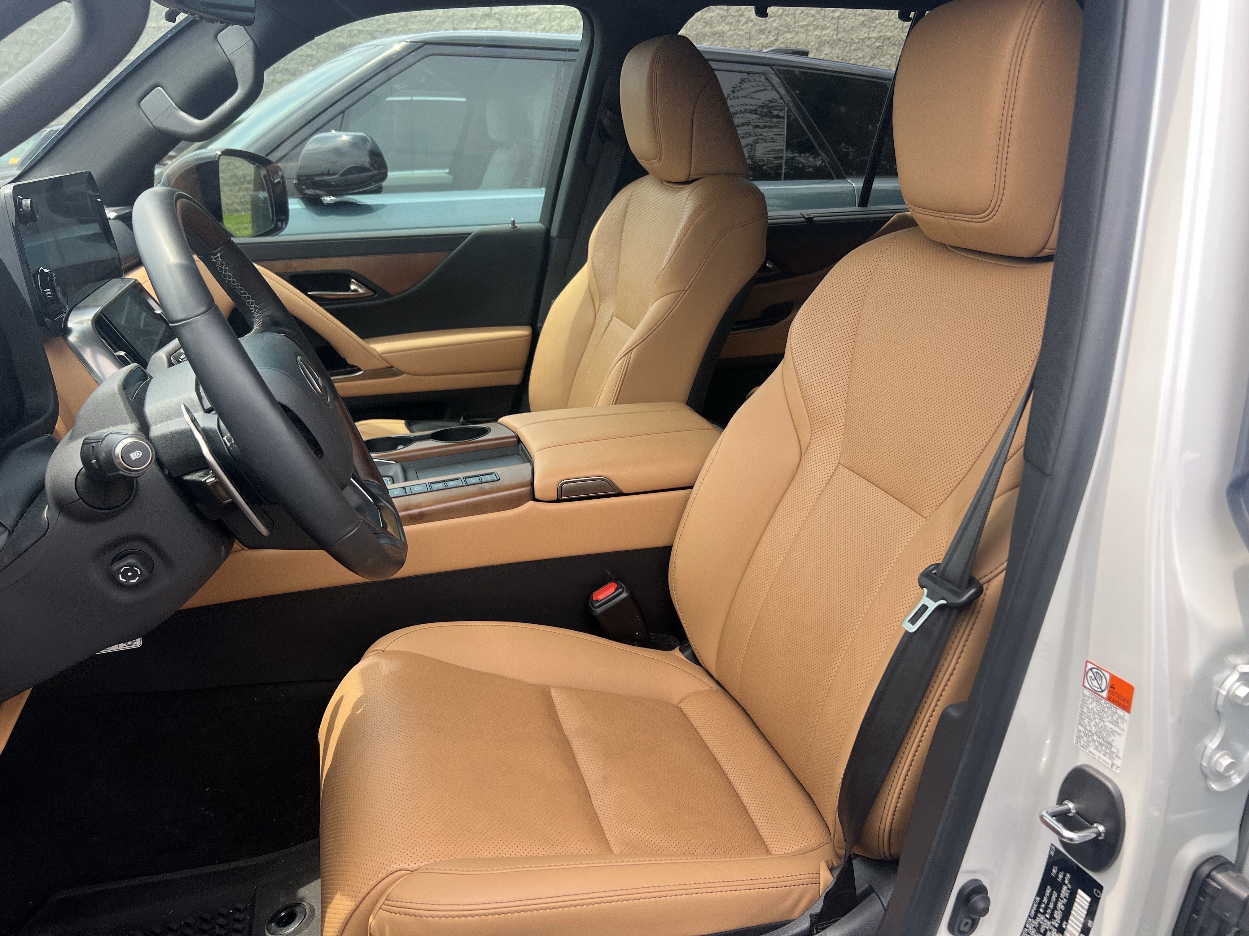Used 2025 Lexus LX 700h Luxury w/ Appearance Package AWD/4WD image 16