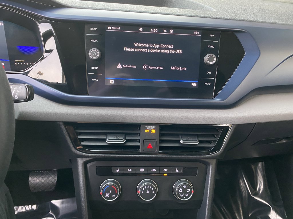 Used 2022 Volkswagen Taos SE w/ Panoramic Sunroof Package image 37