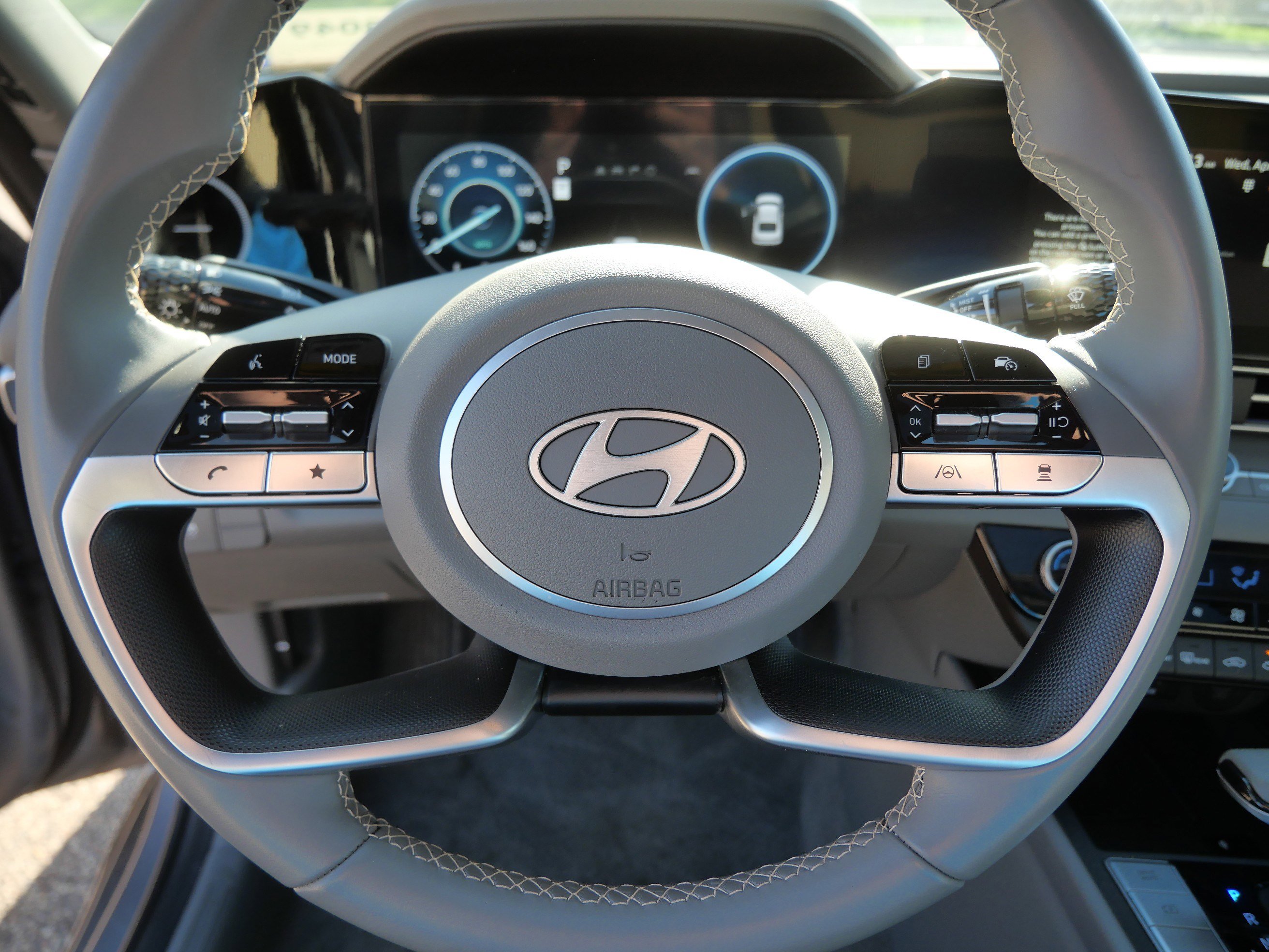 Used 2025 Hyundai Elantra SEL FWD image 25
