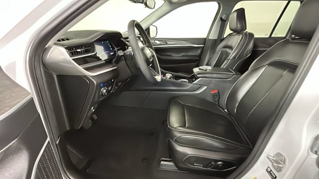 Used 2023 Jeep Grand Cherokee 4WD 4xe image 11