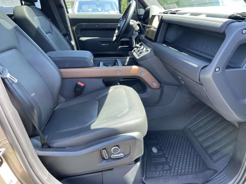 Certified 2023 Land Rover Defender 130 X-Dynamic SE AWD/4WD image 21