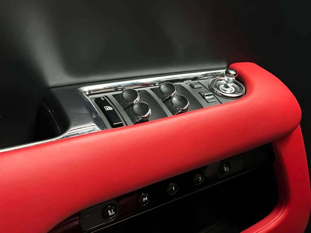 Used 2020 Rolls-Royce Dawn RWD image 11