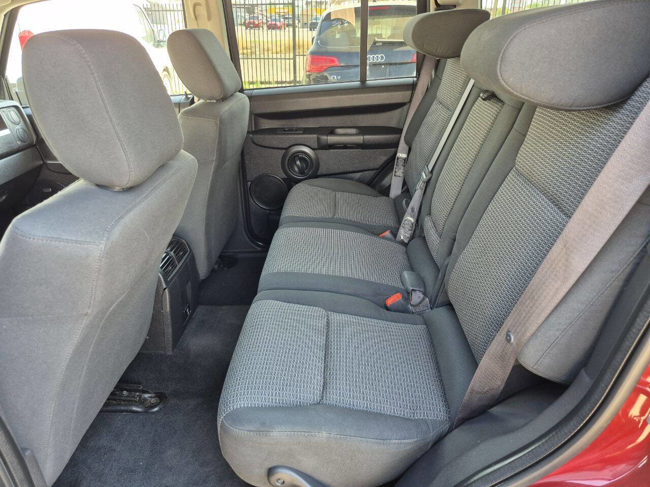 Used 2008 Jeep Commander Sport image 15